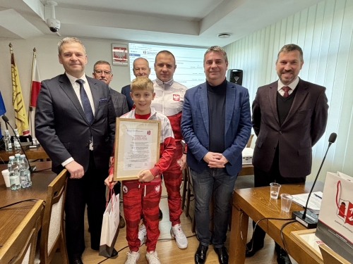 obrazek m��oti ambasadorowie talentu i pasji nagrodzeni podczas sesji Rady Miejskiej Gminy Opatówek wiecej