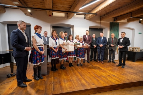 obrazek o��eGospodyń Wiejskich w Porwitach z wyróżnieniem podczas Świątecznego Spotkania z Tradycją!  wiecej